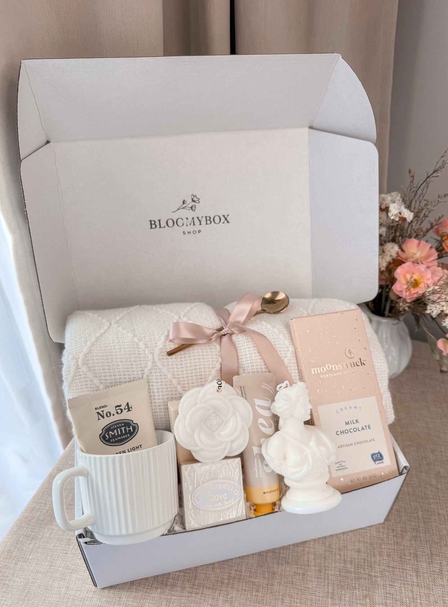 Luxury Care Package, Pink Self Care Gift Box, Cozy Gift for Her, Relaxation Spa Box, Aesthetic Gift Basket, Birthday Gift for Women - BloomyBoxShop