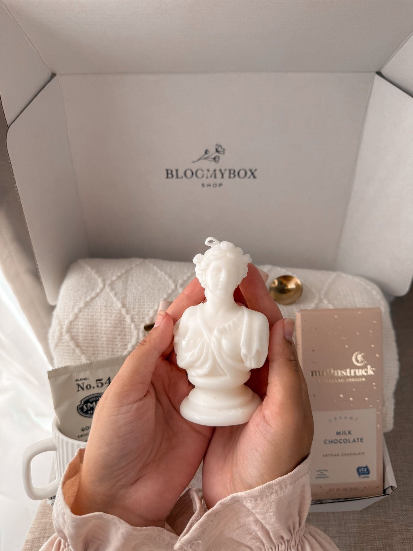 Luxury Care Package, Pink Self Care Gift Box, Cozy Gift for Her, Relaxation Spa Box, Aesthetic Gift Basket, Birthday Gift for Women - BloomyBoxShop
