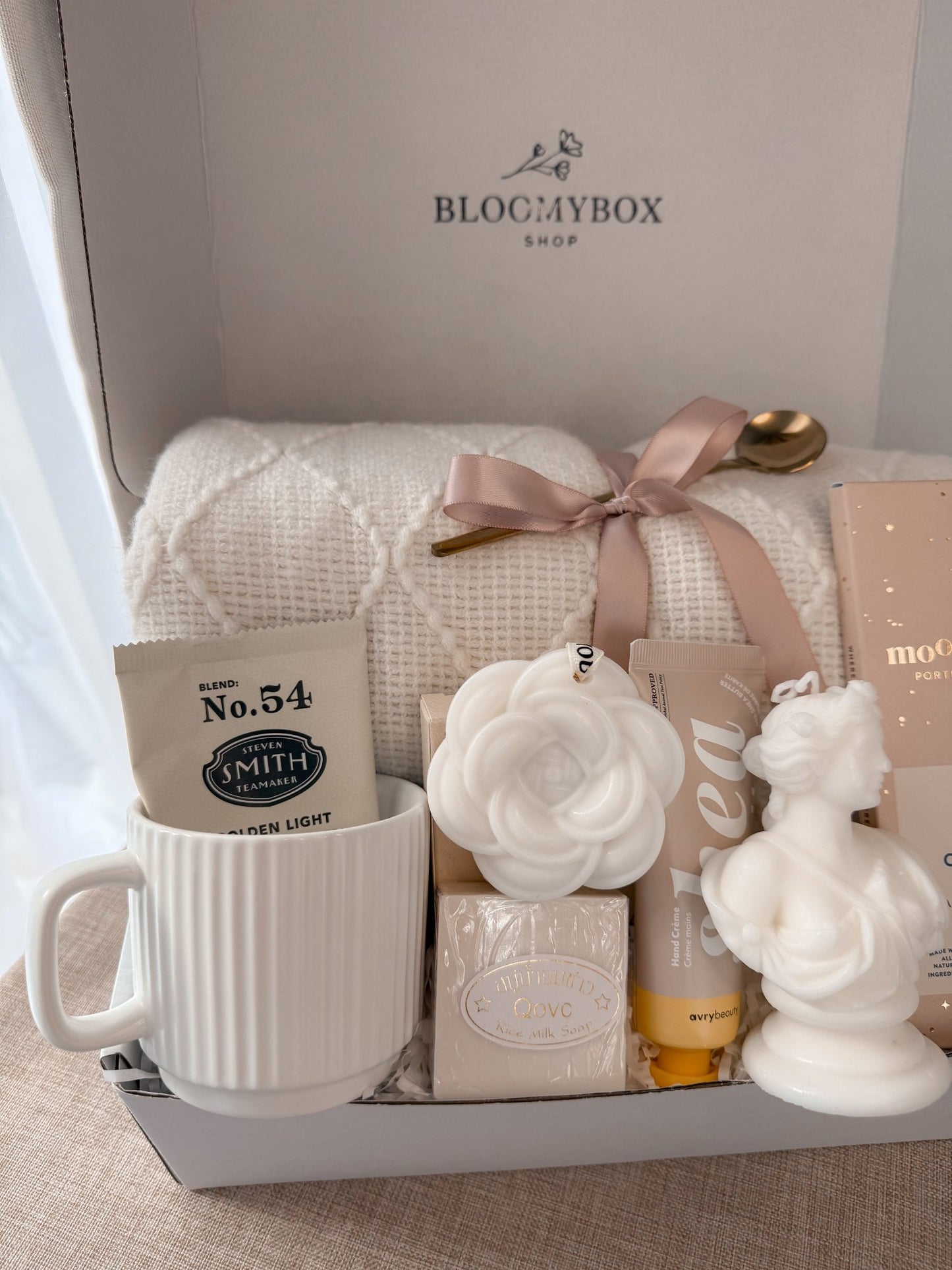 Luxury Care Package, Pink Self Care Gift Box, Cozy Gift for Her, Relaxation Spa Box, Aesthetic Gift Basket, Birthday Gift for Women - BloomyBoxShop