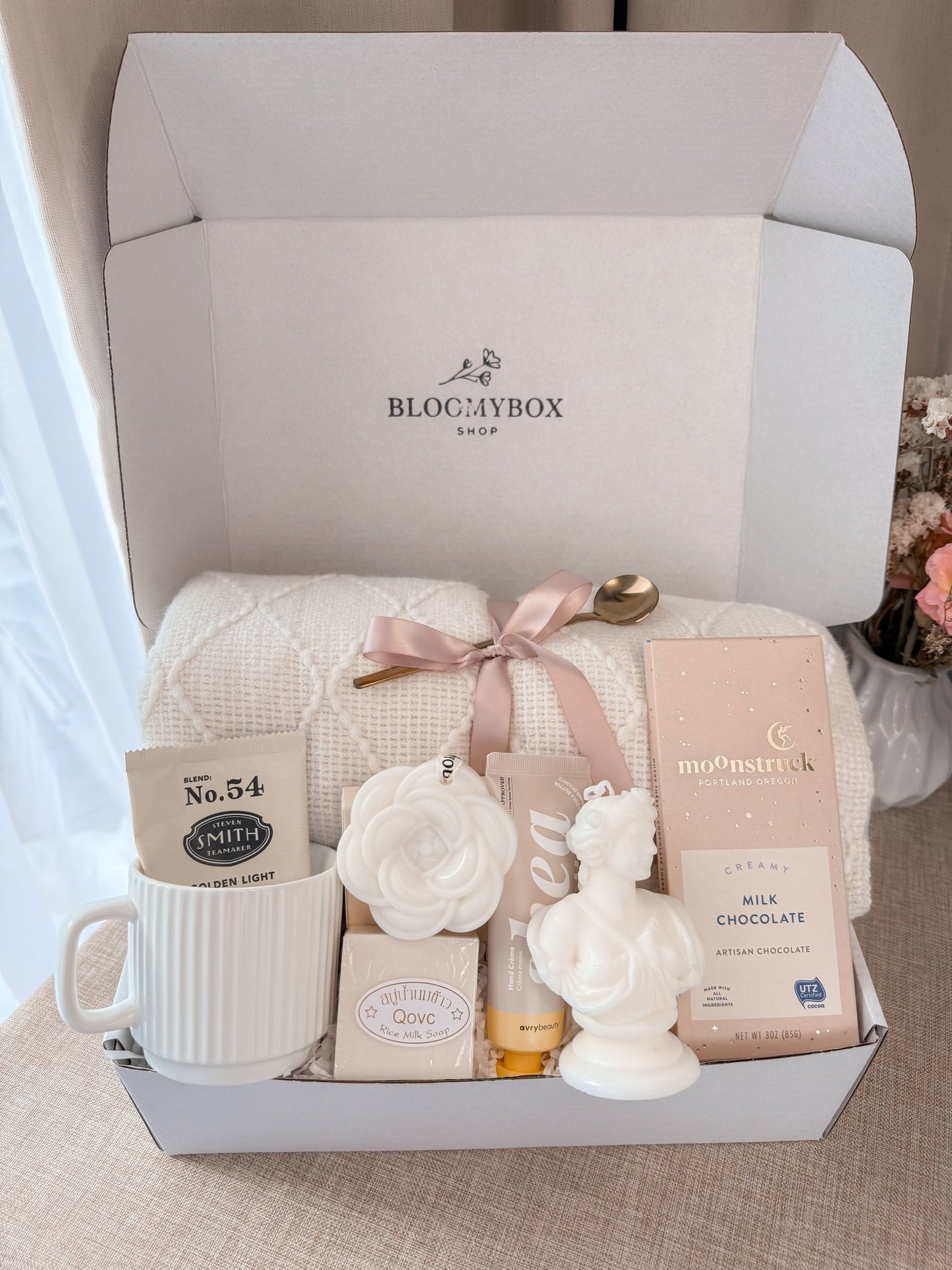 Luxury Care Package, Pink Self Care Gift Box, Cozy Gift for Her, Relaxation Spa Box, Aesthetic Gift Basket, Birthday Gift for Women - BloomyBoxShop