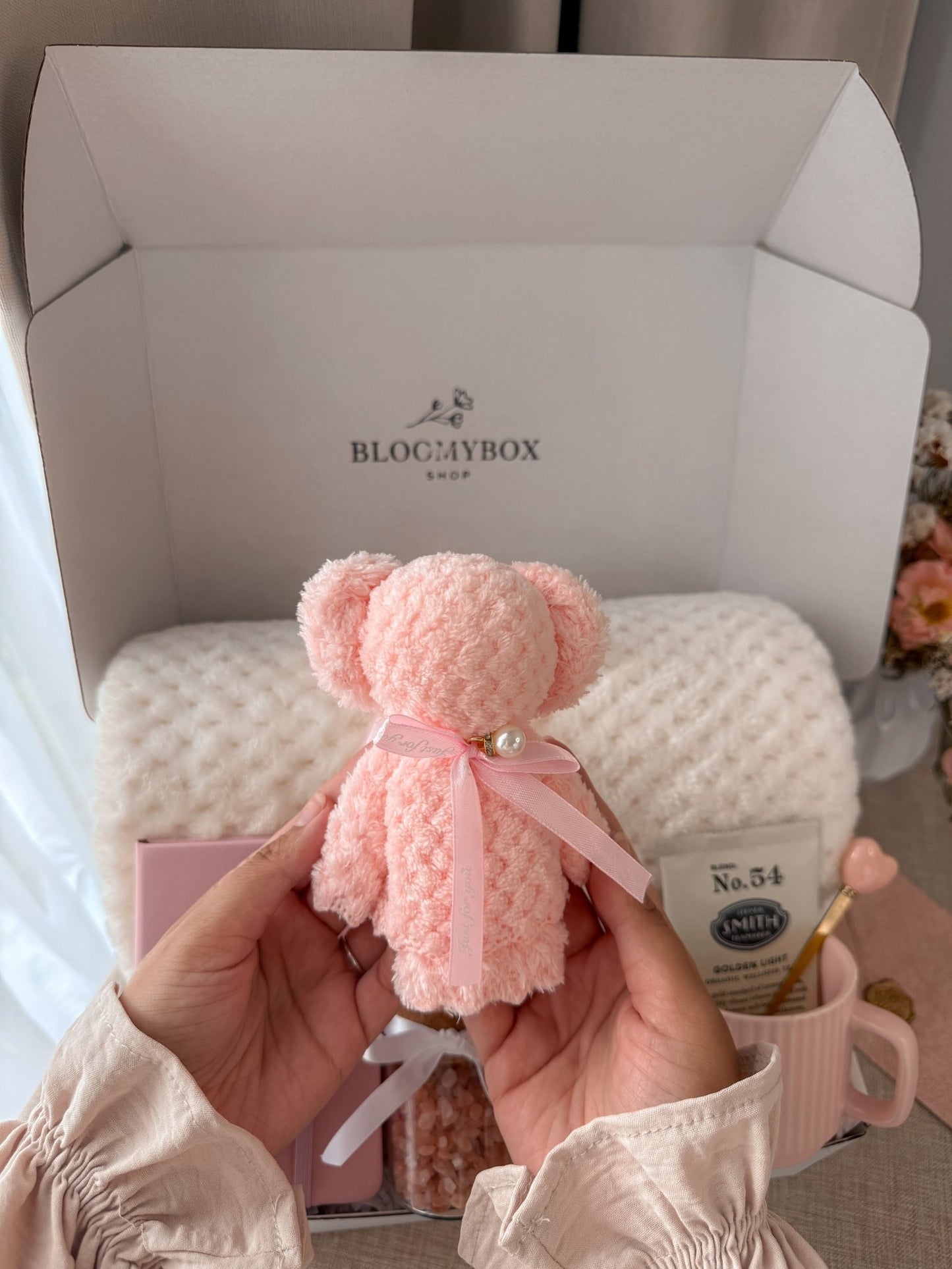 Pink Aesthetic Box,Peach Self Care Gift Box, Cozy Spa Gift Basket, Relaxation Gift for Her, Birthday Gift for Women - BloomyBoxShop