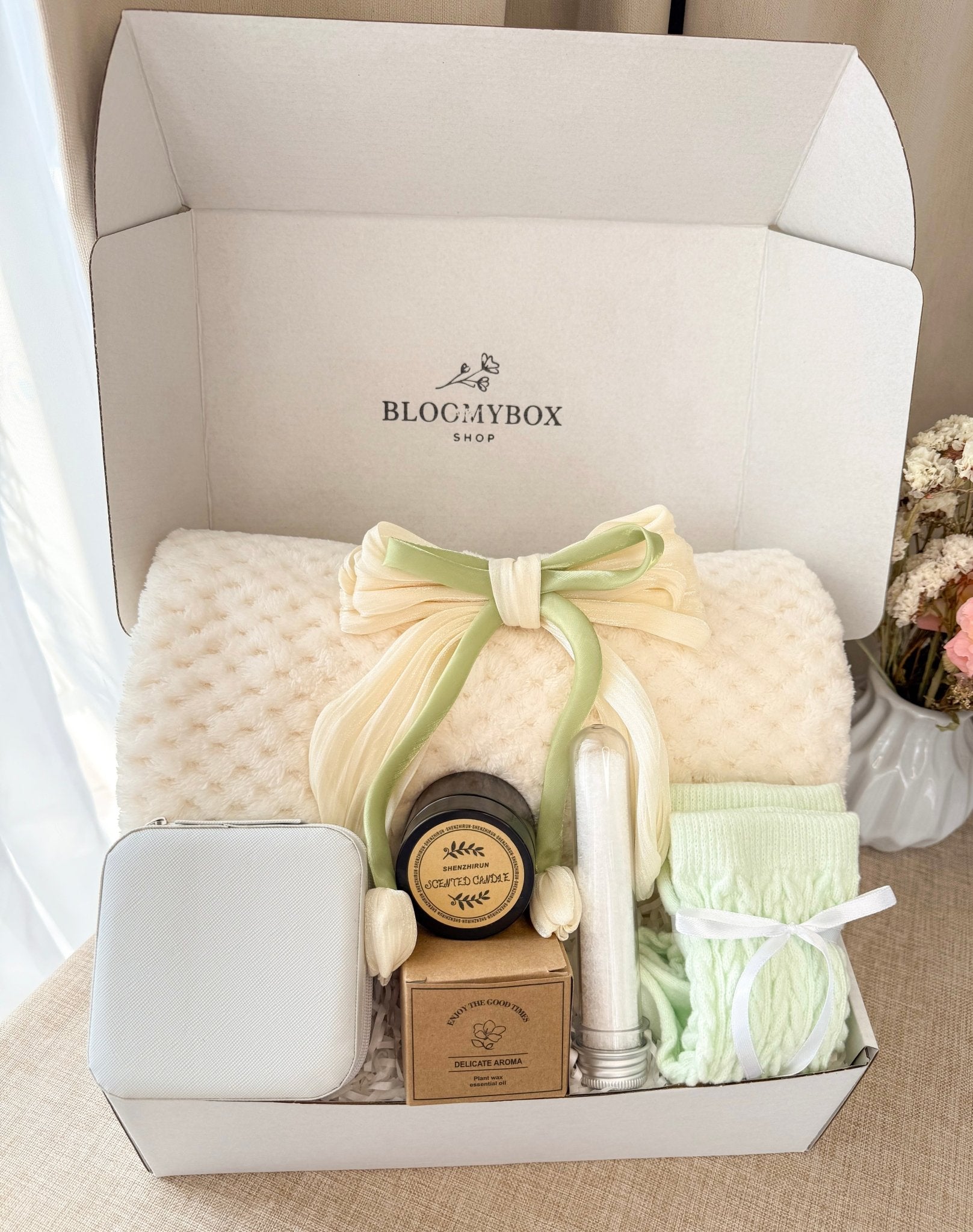 Self Care Gift Box for Women, Relaxation Gift Box, Cozy Spa Box, Aesthetic Gift for Her, Sage Green Gift Box, Birthday Gift - BloomyBoxShop