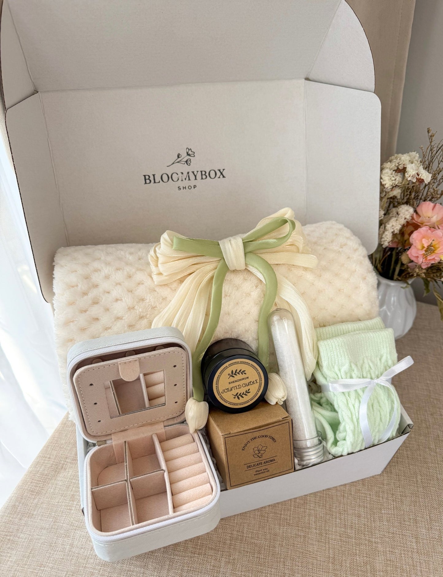 Self Care Gift Box for Women, Relaxation Gift Box, Cozy Spa Box, Aesthetic Gift for Her, Sage Green Gift Box, Birthday Gift - BloomyBoxShop