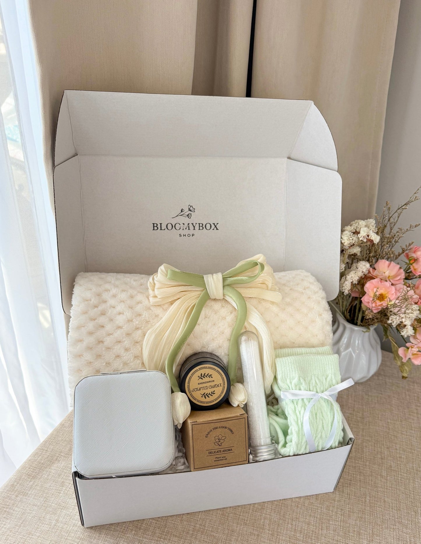 Self Care Gift Box for Women, Relaxation Gift Box, Cozy Spa Box, Aesthetic Gift for Her, Sage Green Gift Box, Birthday Gift - BloomyBoxShop